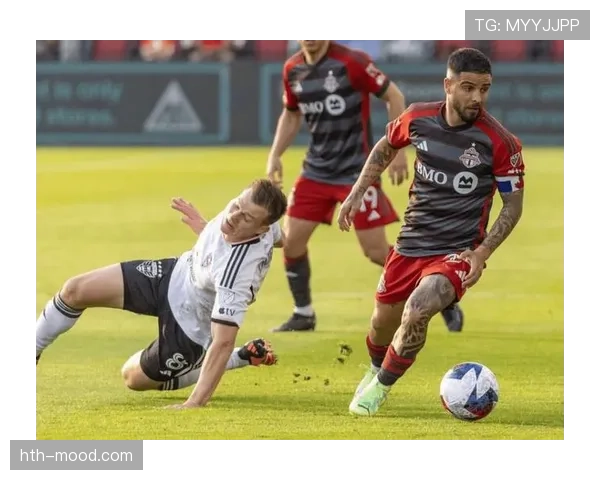 全景回顾最新足球赛事精彩瞬间与赛况分析，表现稳健值得关注